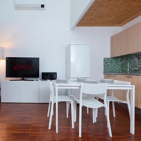 Appartamento White And Brown Exclusive Loft With Terrace - Free Parking - M2 Station Milano Esterno foto