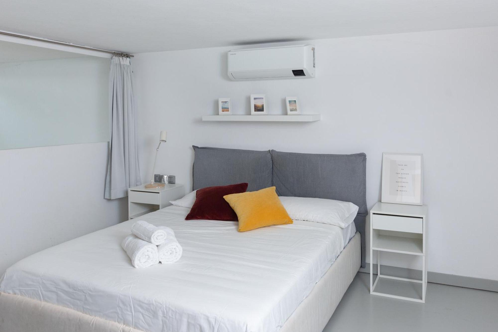 Appartamento White And Brown Exclusive Loft With Terrace - Free Parking - M2 Station Milano Esterno foto