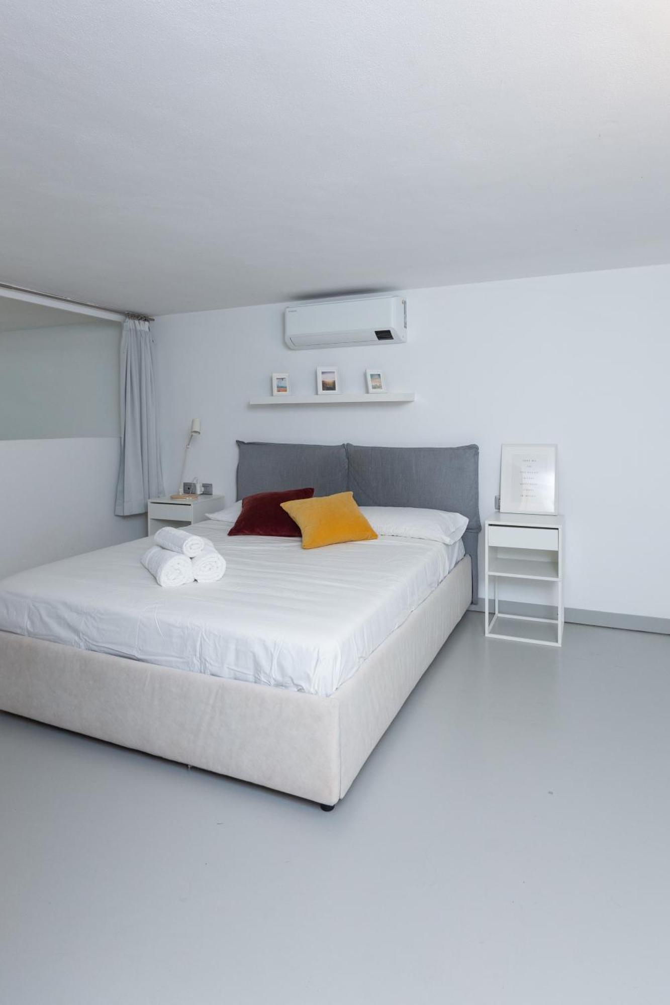 Appartamento White And Brown Exclusive Loft With Terrace - Free Parking - M2 Station Milano Esterno foto